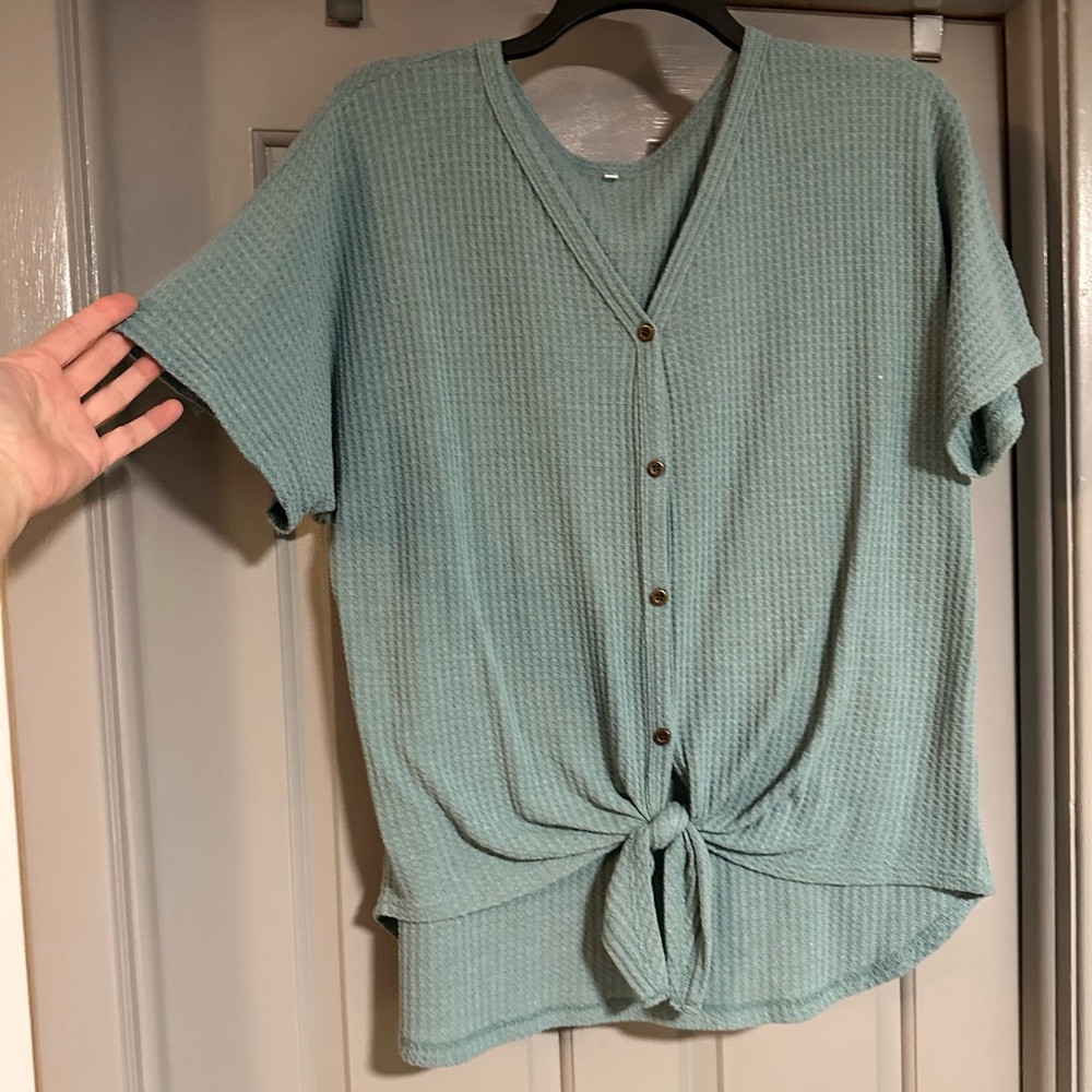 2X Hi Lo Top. In great condition. Just too long for my torso, so reposhing.